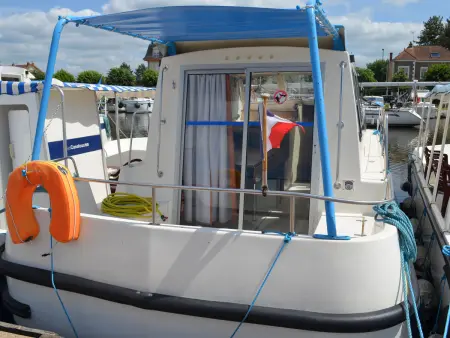 Location appartement à Pontailler sur Saône, Séjour insolite sur bateau confortable à Pontailler-sur-Saône, idéal pour 8 pers, draps inclus