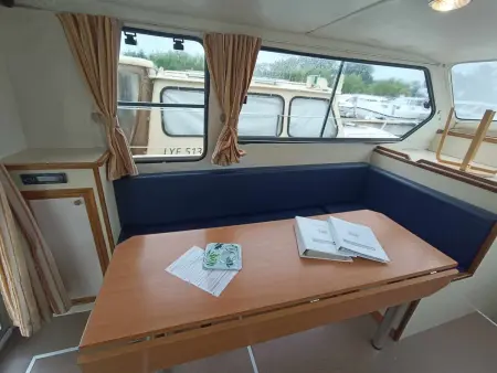 Bateau Triton 1050 : 8 pers à Pontailler-sur-Saône : photo 4