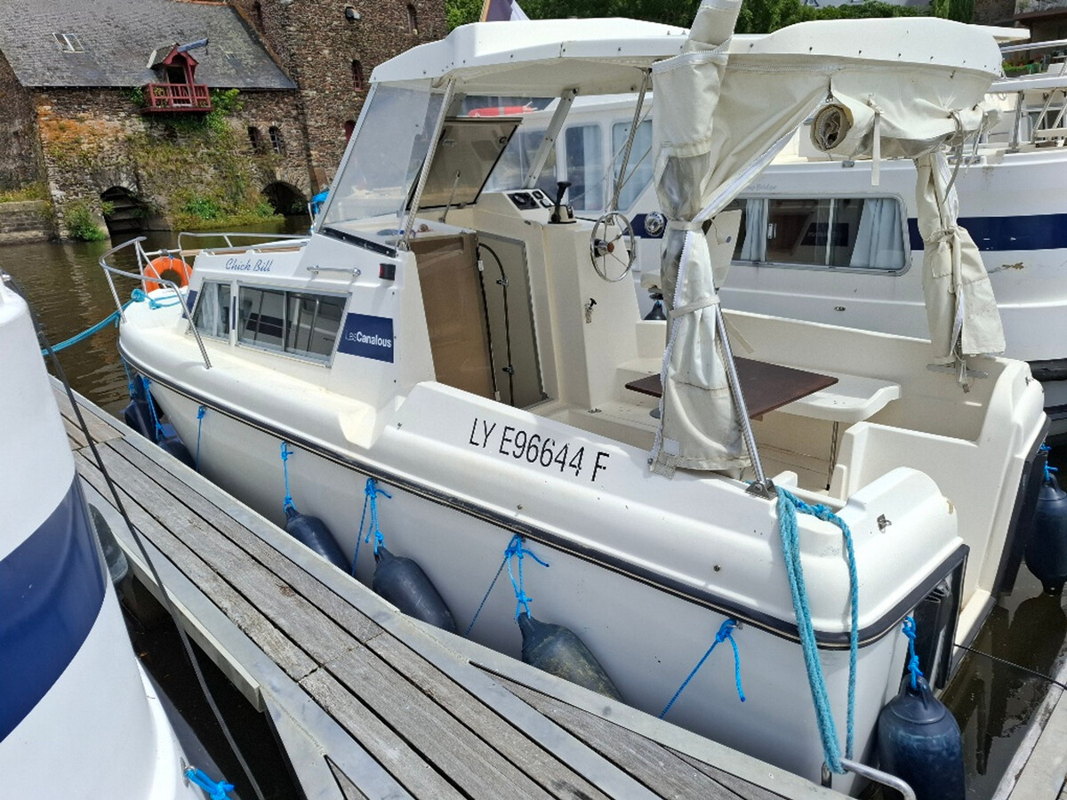 Fred 700 : appartement insolite sur bateau à Chenillé-Changé - Photo 1