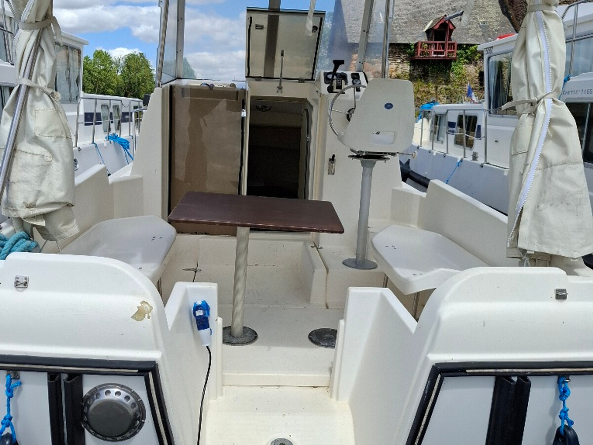 Fred 700 : appartement insolite sur bateau à Chenillé-Changé - Photo 8