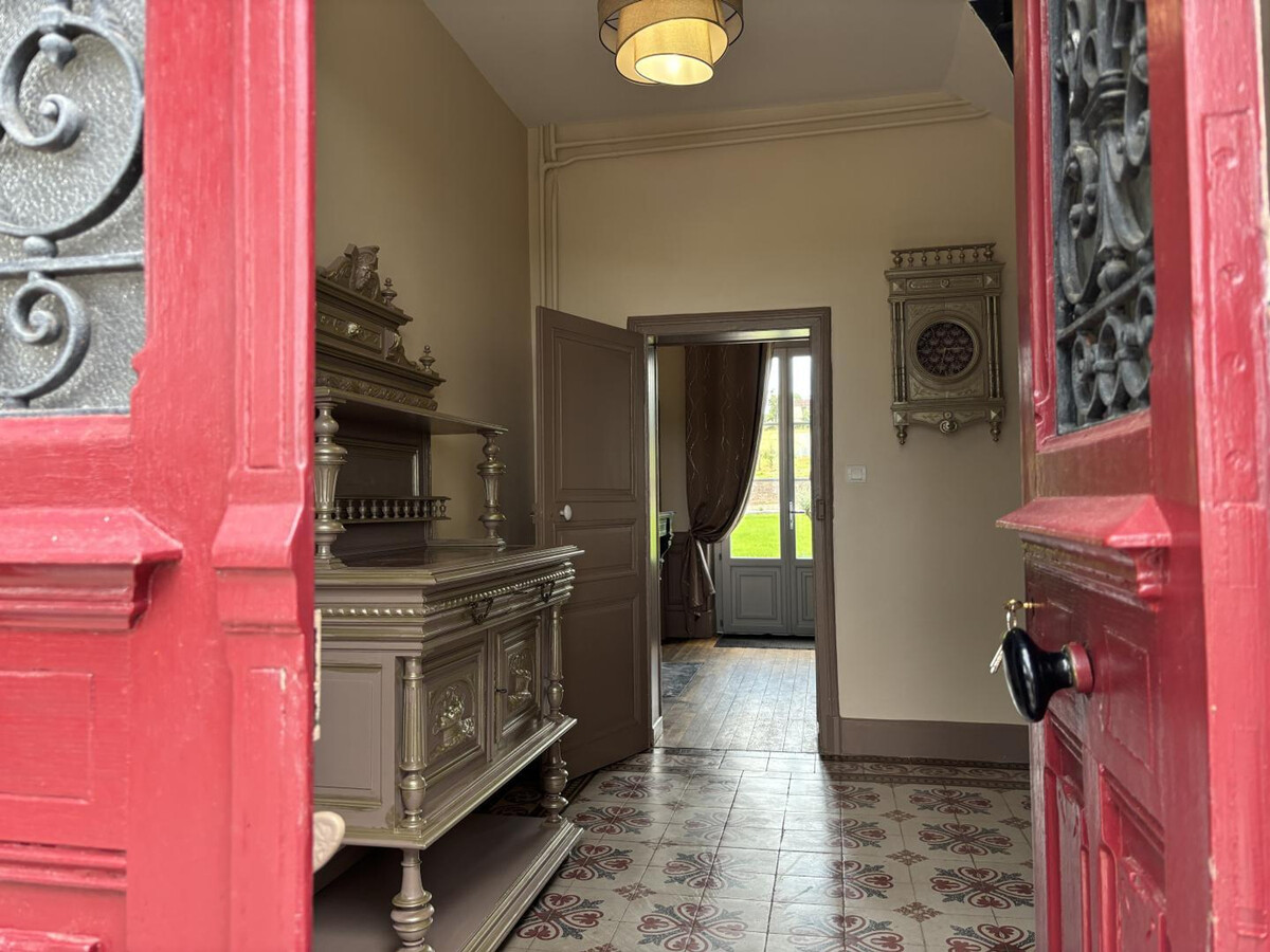 Maison Bourgeoise 1830 avec spa, parc et jeux à Jaligny - Photo 2
