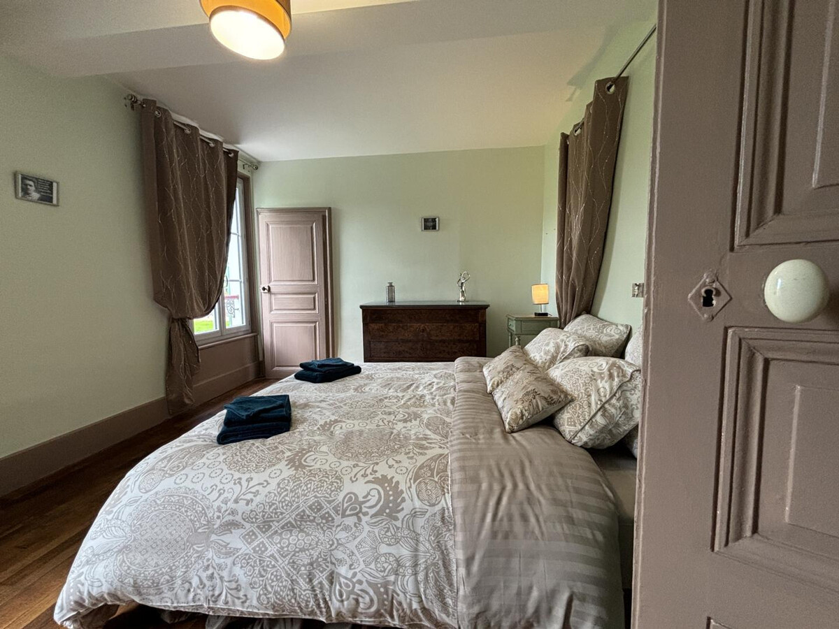 Maison Bourgeoise 1830 avec spa, parc et jeux à Jaligny - Photo 3