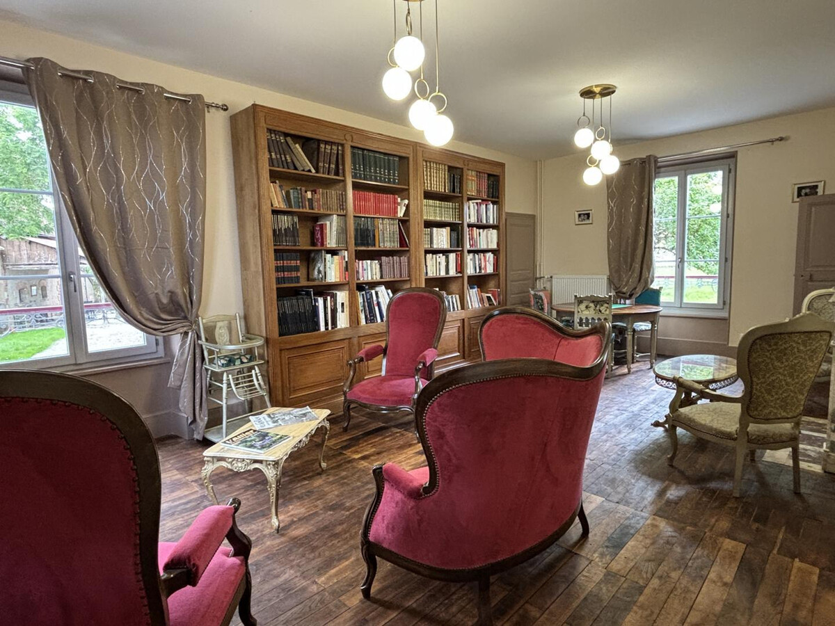 Maison Bourgeoise 1830 avec spa, parc et jeux à Jaligny - Photo 7
