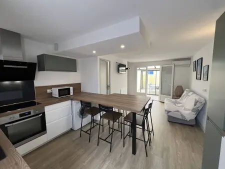 Villa T3 rénovée climatisée, piscine, proche plage et commerces - Photo 1