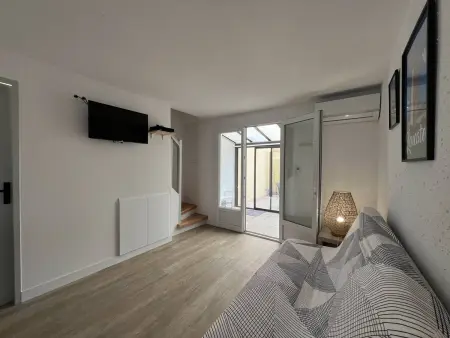 Villa T3 rénovée climatisée, piscine, proche plage et commerces - Photo 4