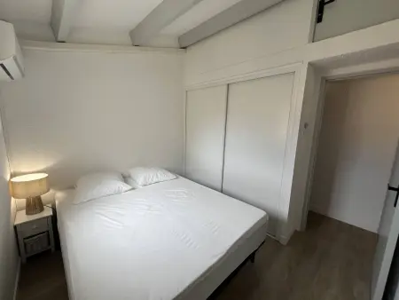 Villa T3 rénovée climatisée, piscine, proche plage et commerces - Photo 9