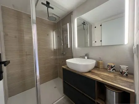 Villa T3 rénovée climatisée, piscine, proche plage et commerces - Photo 12