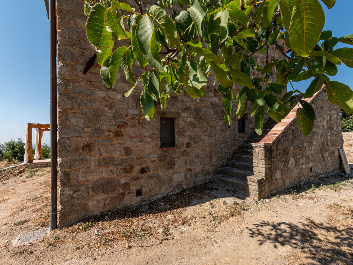 Maison rénovée éco-responsable avec piscine, Sassofortino - Photo 35