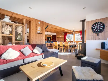 Location chalet à Le Grand Bornand, Chalet 5 étoiles avec sauna et bain nordique, proche des pistes, pour 12 personnes