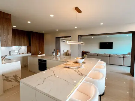 Penthouse 2 niveaux, jacuzzi privé et vue 360° mer : photo 8
