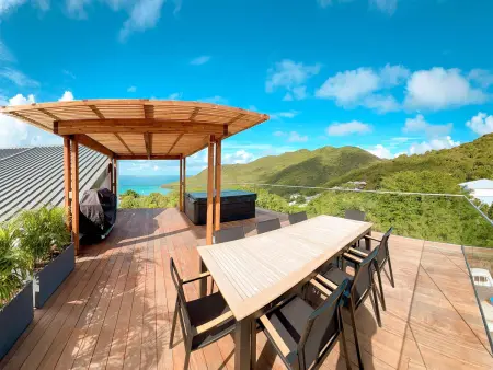 Location appartement à Saint Martin , Penthouse 2 Niveaux avec Jacuzzi et Piscine à Anse Marcel