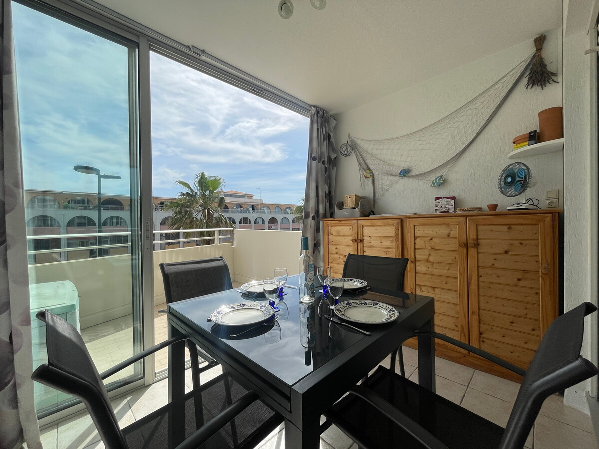 T2 avec loggia vitrée et vue canal à Sète - Photo 7