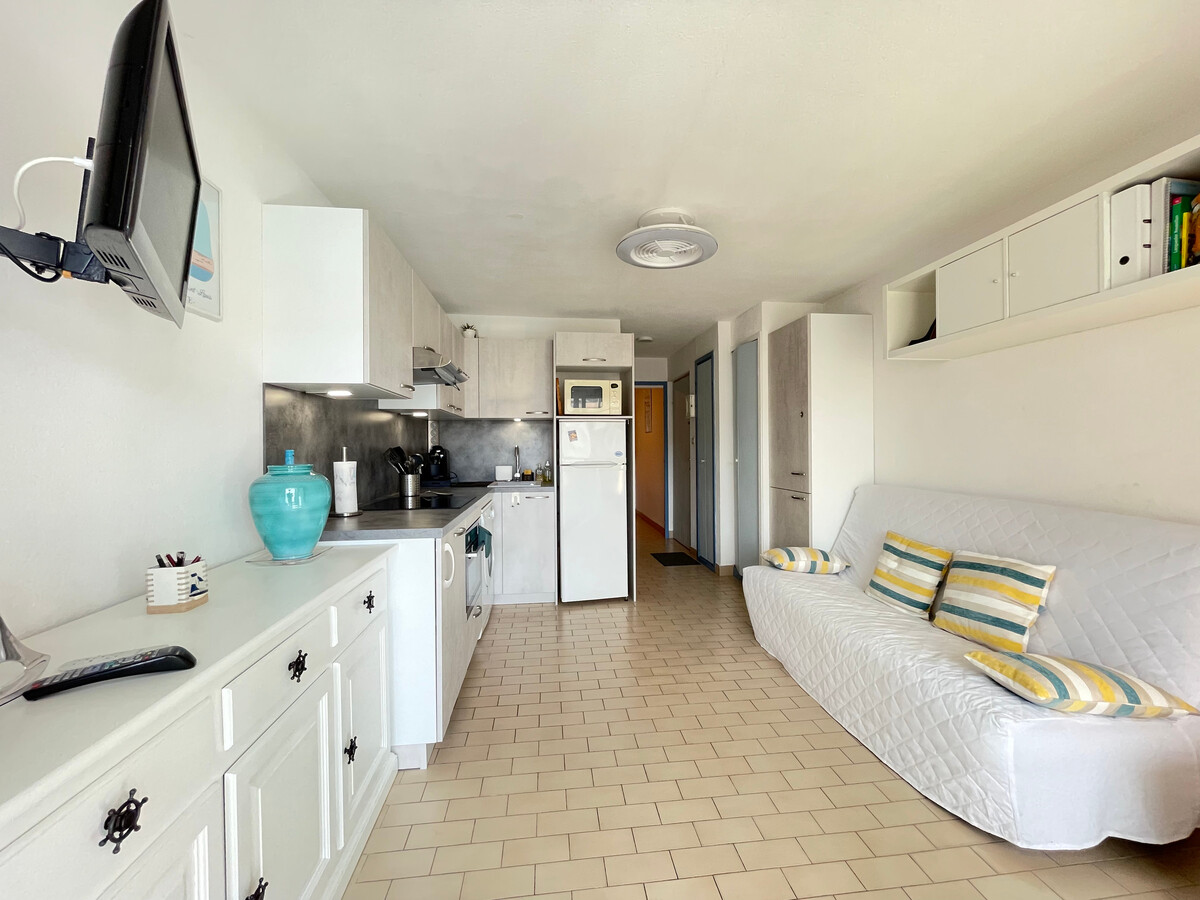 T2 avec loggia vitrée et vue canal à Sète - Photo 9