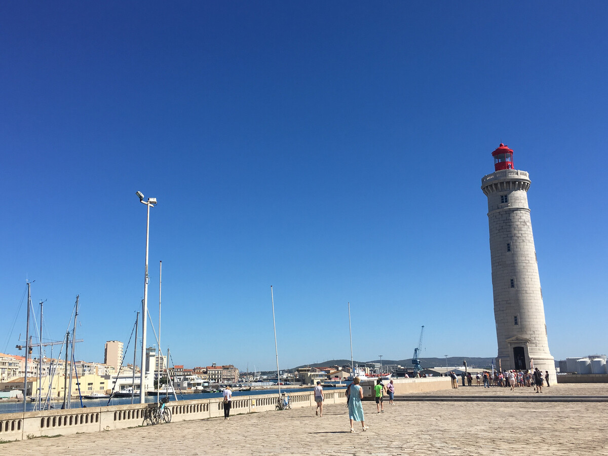 T2 avec loggia vitrée et vue canal à Sète - Photo 18