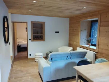 Location maison à Saint Jean d'Aulps, Appartement T3 rénové avec parking, terrasse et cour privative