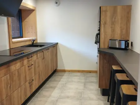 Appartement T3 rénové avec parking, terrasse et cour privative - Photo 3