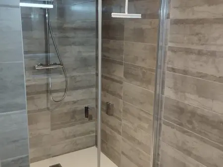 Appartement T3 rénové avec parking, terrasse et cour privative - Photo 9
