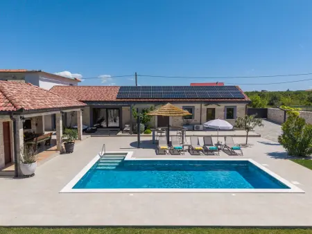 Villa Tanja à Zadar : maison 3 chambres avec piscine privée
