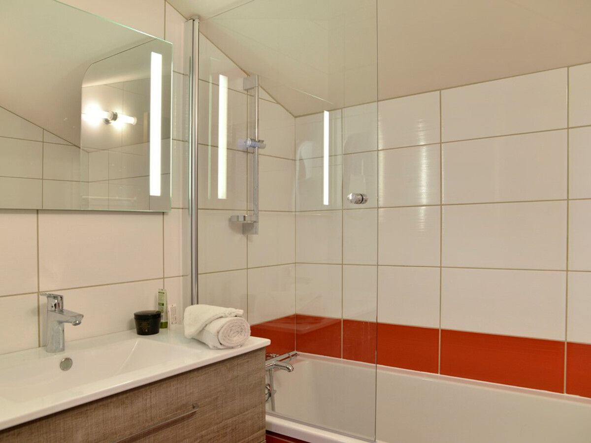 Duplex 6 pièces rénové · Accès skis aux pieds · Sauna et hammam - Photo 9