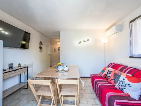 Appartement rénové 2024 à Saint-Pierre-la-Mer, terrasse 12 m² : photo 6