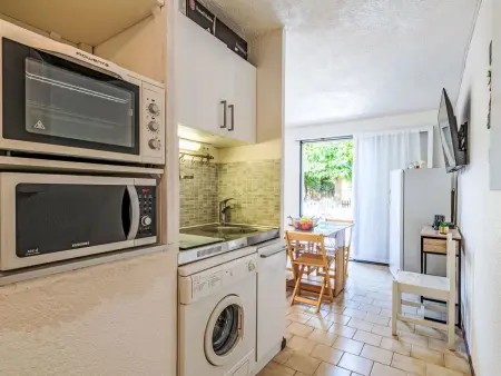 Appartement rénové 2024 à Saint-Pierre-la-Mer, terrasse 12 m² : photo 8