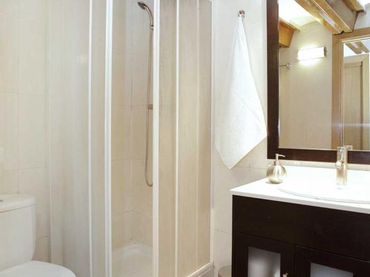 Appartement 5 pers. à Barcelone, charme XXe siècle rénové - Photo 7