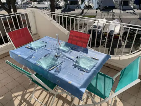 T2 avec deux terrasses et vue port, Port Camargue : photo 3