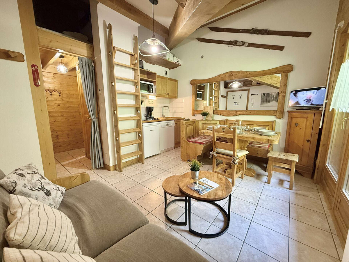 Studio 6 pers. Praz-sur-Arly : mezzanine, cabine, balcon - Photo 2