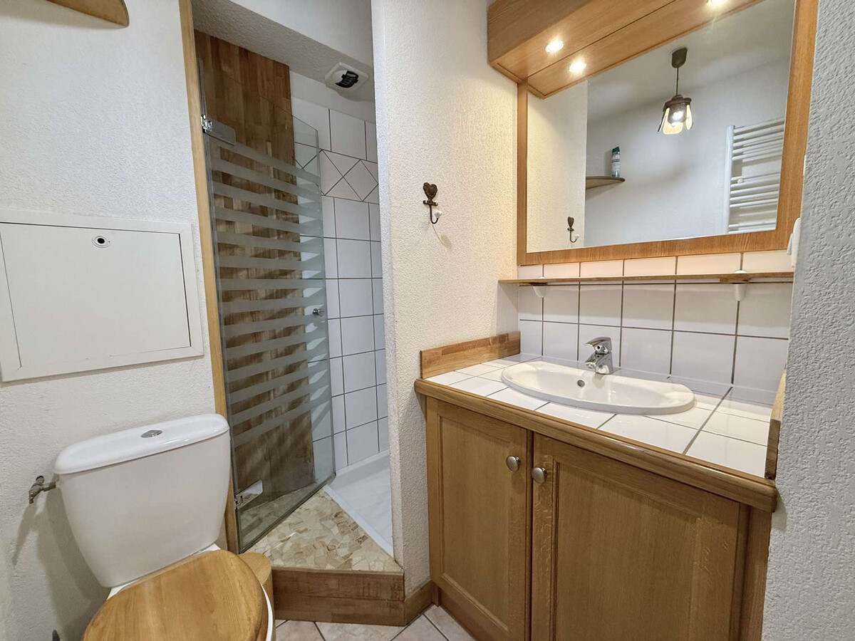 Studio 6 pers. Praz-sur-Arly : mezzanine, cabine, balcon - Photo 15