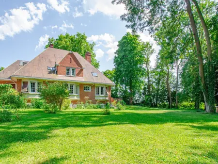 Location gite à Montiéramey, Élégant gîte familial avec parc arboré, à 5 min du Lac, parfait pour des séjours tout inclus.