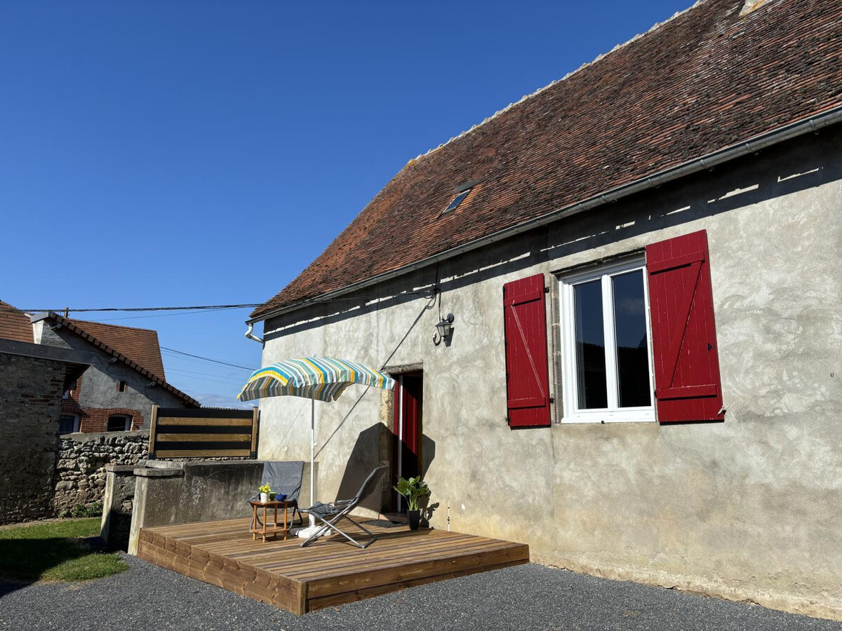 Gîte Les Burliers : maison vigneronne avec terrasse à Saulcet - Photo 5