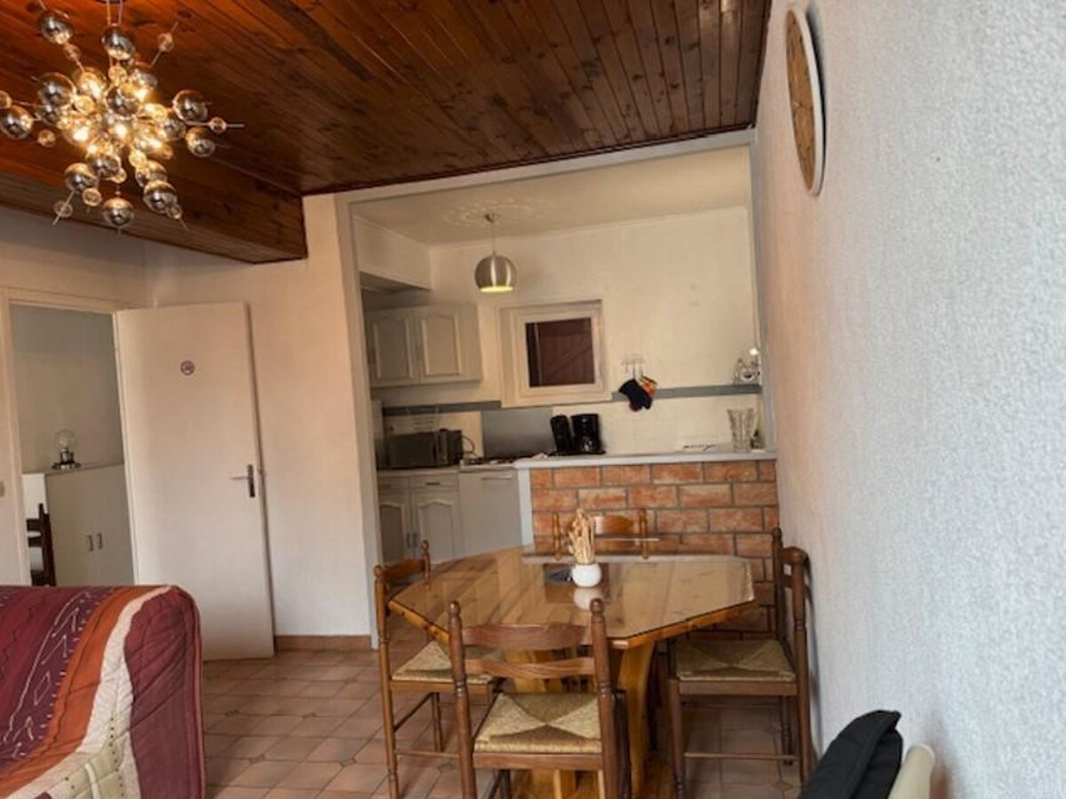 Gîte Les Burliers : maison vigneronne avec terrasse à Saulcet - Photo 11