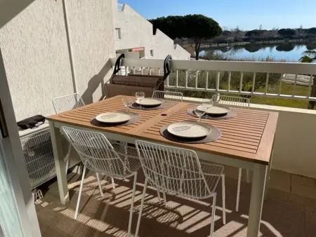 Appartement rénové et climatisé avec terrasse à Port Camargue : photo 2