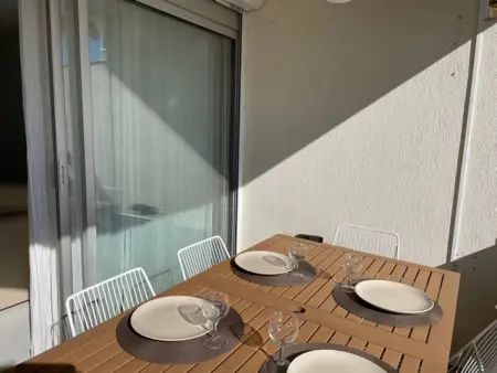 Appartement rénové et climatisé avec terrasse à Port Camargue : photo 3