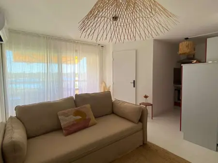 Appartement rénové et climatisé avec terrasse à Port Camargue : photo 5