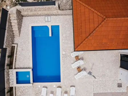 Maison Lozo : ferme moderne 10 pers., piscine privée : photo 2