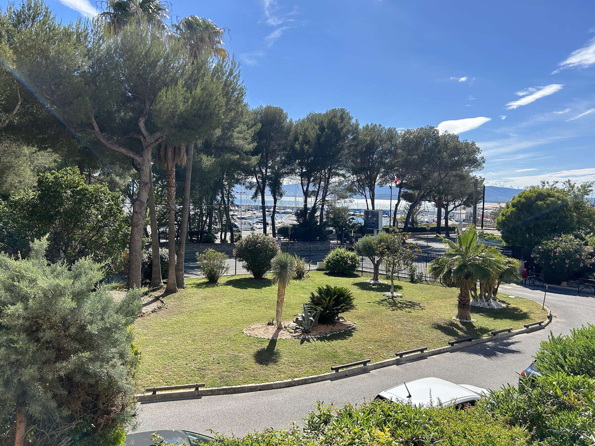 Studio cabine climatisé, terrasse et garage à Saint-Raphaël - Photo 2