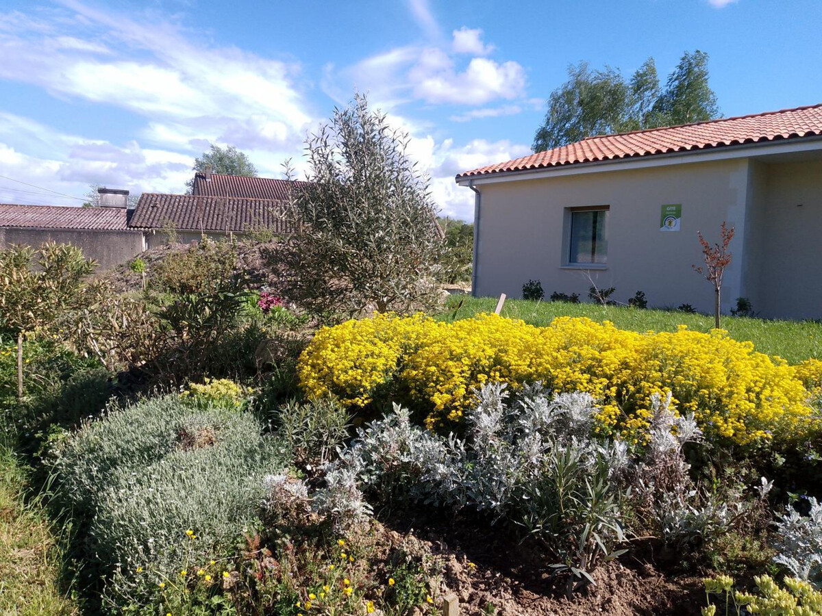 Studio neuf avec terrasse et parking à Baignes - Photo 4