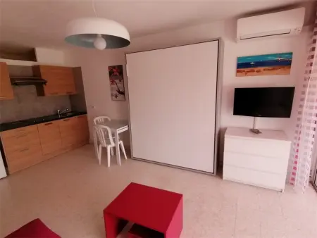 Studio cabine climatisé à 50 m de la plage, Port Camargue : photo 4