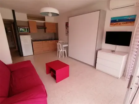 Studio cabine climatisé à 50 m de la plage, Port Camargue : photo 6