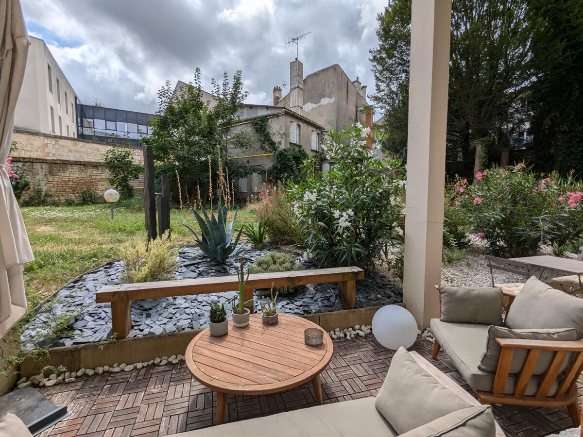 Appartement 2 pers. terrasse & jardin clos, cœur historique - Photo 4