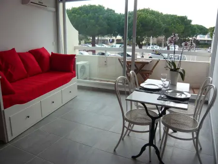 Location appartement à Port Camargue, Studio rénové pour 2 avec clim à 100m de la plage