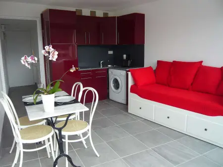 Studio rénové pour 2 avec clim à 100m de la plage : photo 3