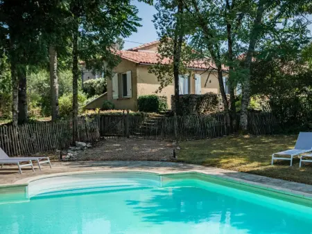 Location maison à Sérignac, Belle gite avec grand jardin et piscine privée