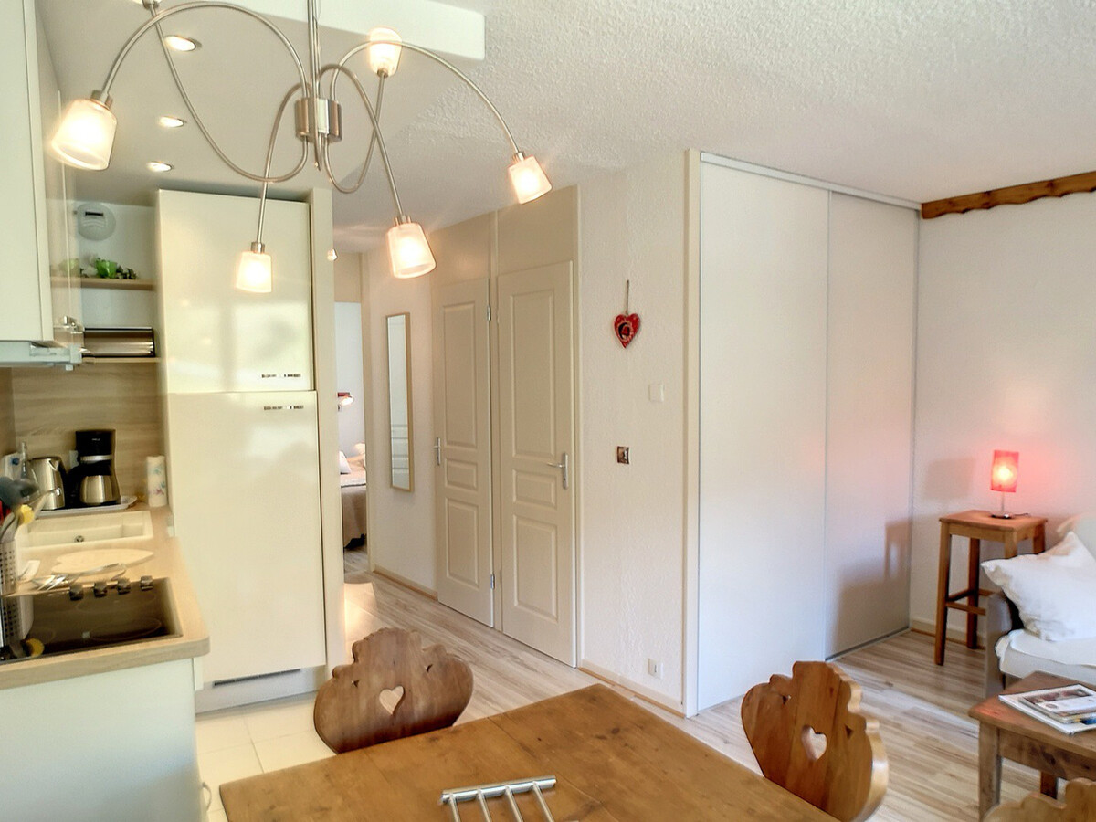 Appartement rénové 40m² Les Menuires, balcon vue piste - Photo 2