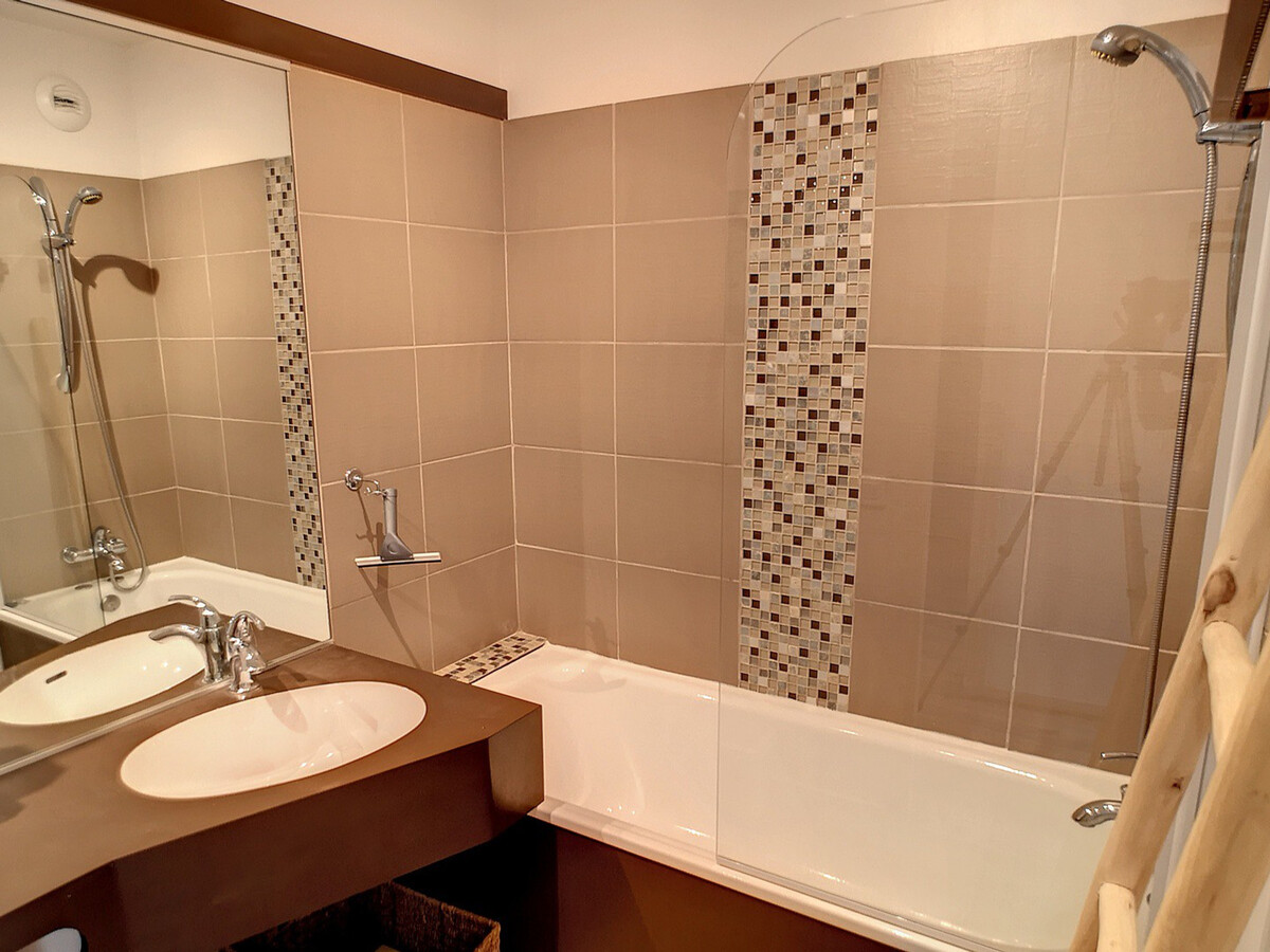 Appartement rénové 40m² Les Menuires, balcon vue piste - Photo 8