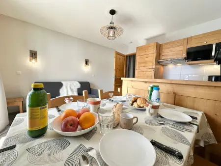 Location appartement à Vars, Appartement au pied des pistes avec balcon et parking