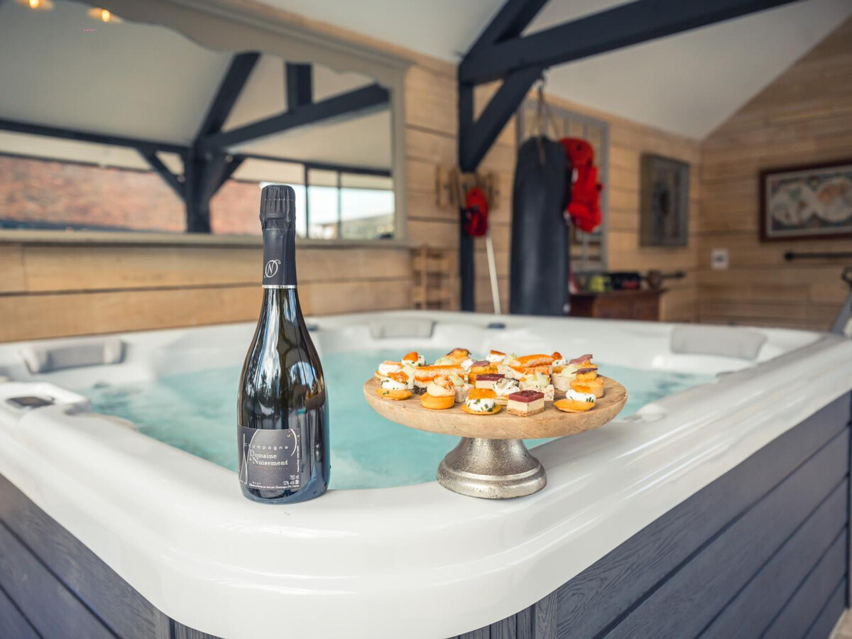 Gîte 10 pers. piscine chauffée, jacuzzi et pool house - Photo 13