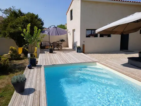 Location gite à Baignes Sainte Radegonde, Gîte avec piscine chauffée, jardin clos et WiFi à Baignes