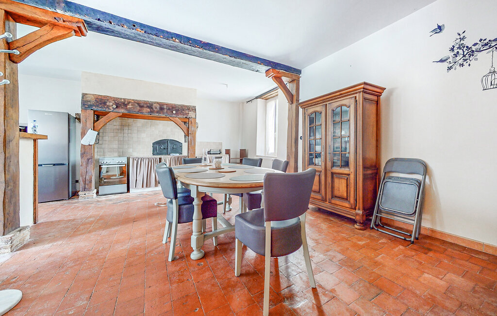 Maison de vacances au cœur du village, poutres et cheminée - Photo 2
